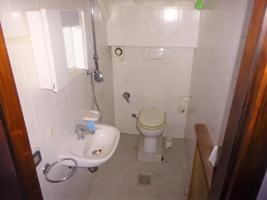 Immagine 4 di Villa in vendita  in Traversa delle Cartiere, N. 31 a Tolentino