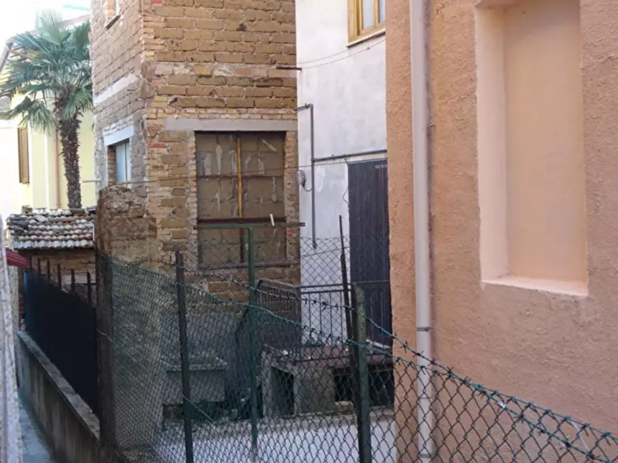 Immagine 12 di Villa in vendita  in Traversa delle Cartiere, N. 31 a Tolentino