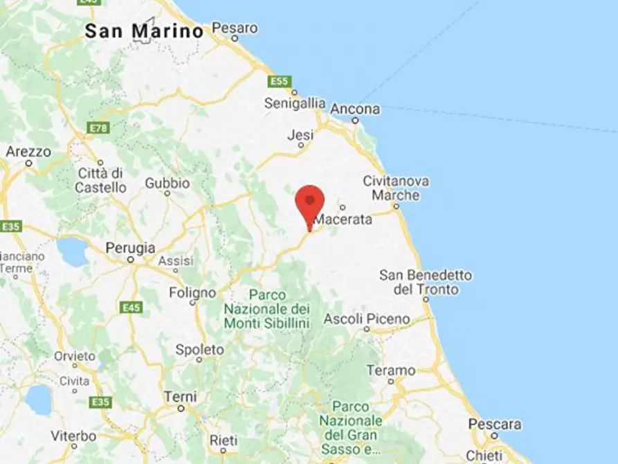 Immagine 15 di Villa in vendita  in Traversa delle Cartiere, N. 31 a Tolentino