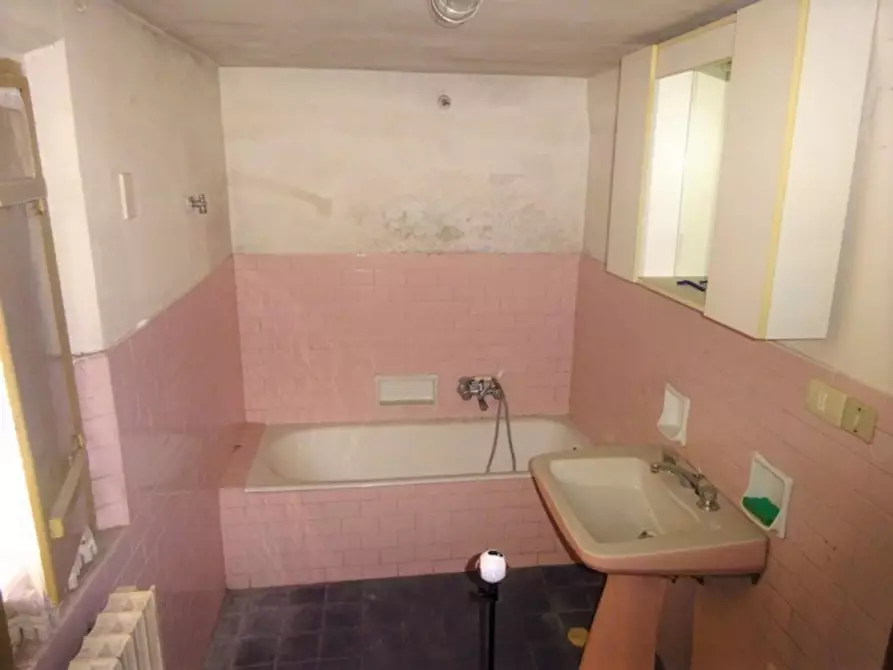 Immagine 17 di Villa in vendita  in Traversa delle Cartiere, N. 31 a Tolentino