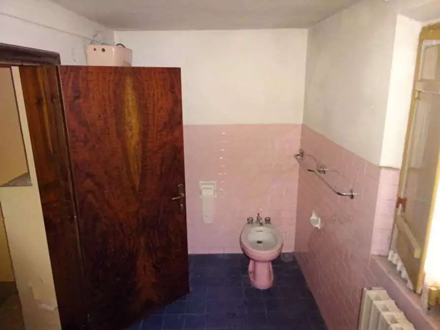 Immagine 18 di Villa in vendita  in Traversa delle Cartiere, N. 31 a Tolentino