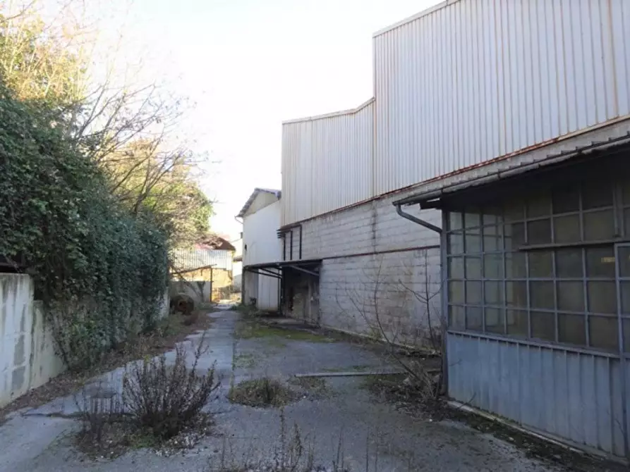 Immagine 11 di Capannone industriale in vendita  in viale XXX Giugno, N. 70 a Tolentino