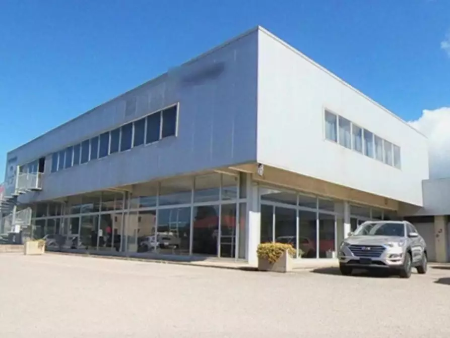 Immagine 2 di Negozio in vendita  in Via Filippo Longo, N. 53 a Magione