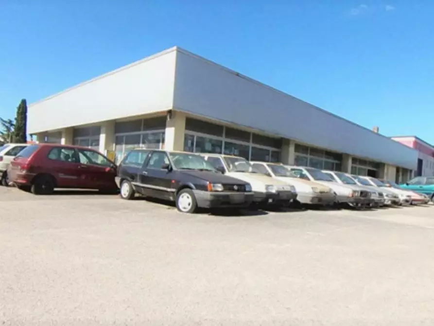 Immagine 19 di Negozio in vendita  in Via Filippo Longo, N. 53 a Magione