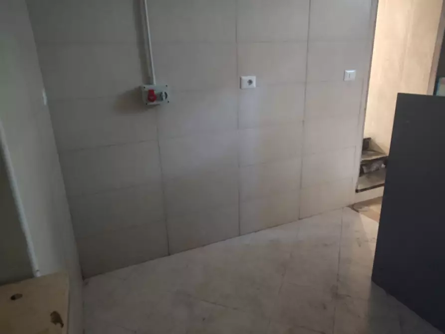 Immagine 10 di Attività commerciale in affitto  in Via Foria 138 a Napoli