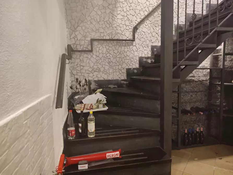 Immagine 39 di Attività commerciale in affitto  in Via Foria 138 a Napoli