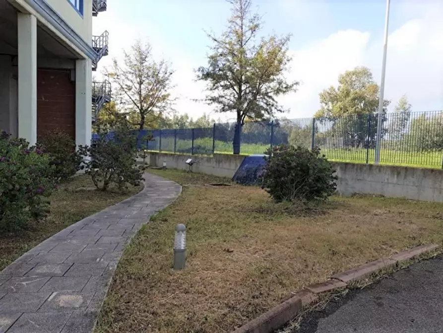 Immagine 10 di Negozio in vendita  in Località Cracaxia a San Gavino Monreale