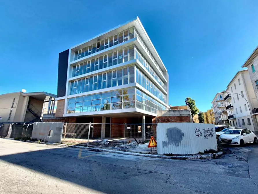 Immagine 1 di Ufficio in vendita  in Via E. Filiberto/Via G. Valentini, N. snc a Macerata