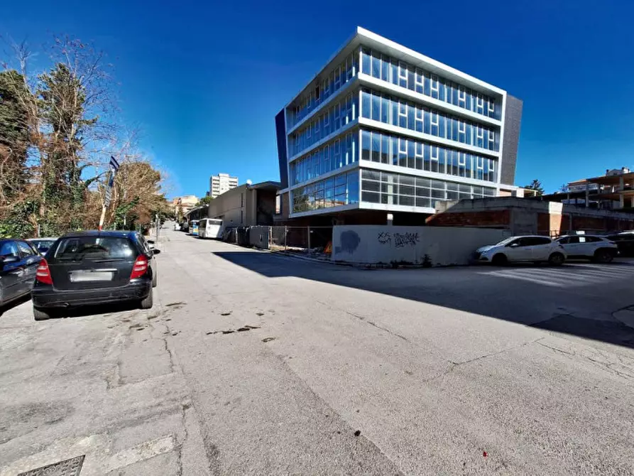 Immagine 11 di Ufficio in vendita  in Via E. Filiberto/Via G. Valentini, N. snc a Macerata