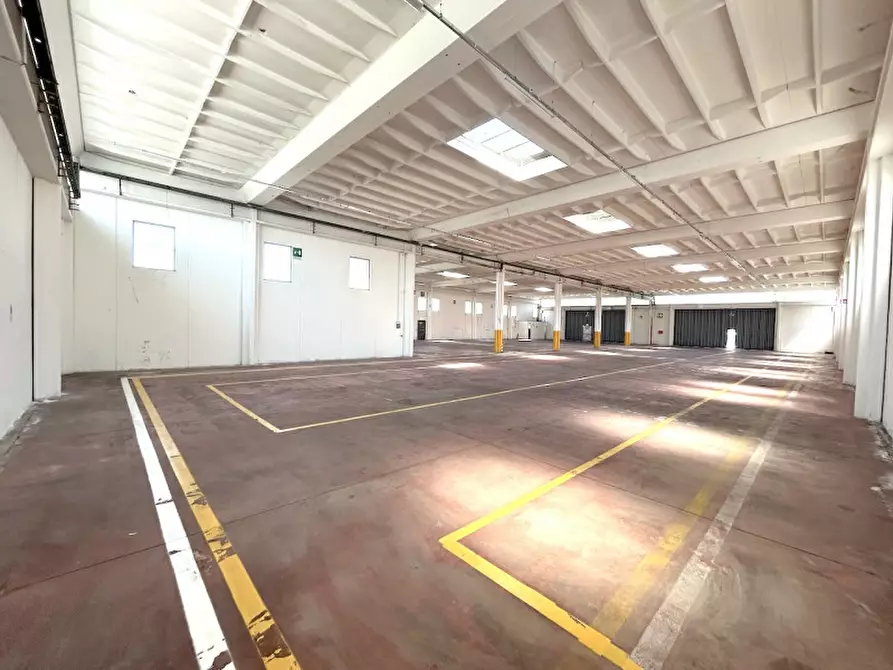 Immagine 1 di Capannone industriale in affitto  in VIA MEUCCI a Forli'