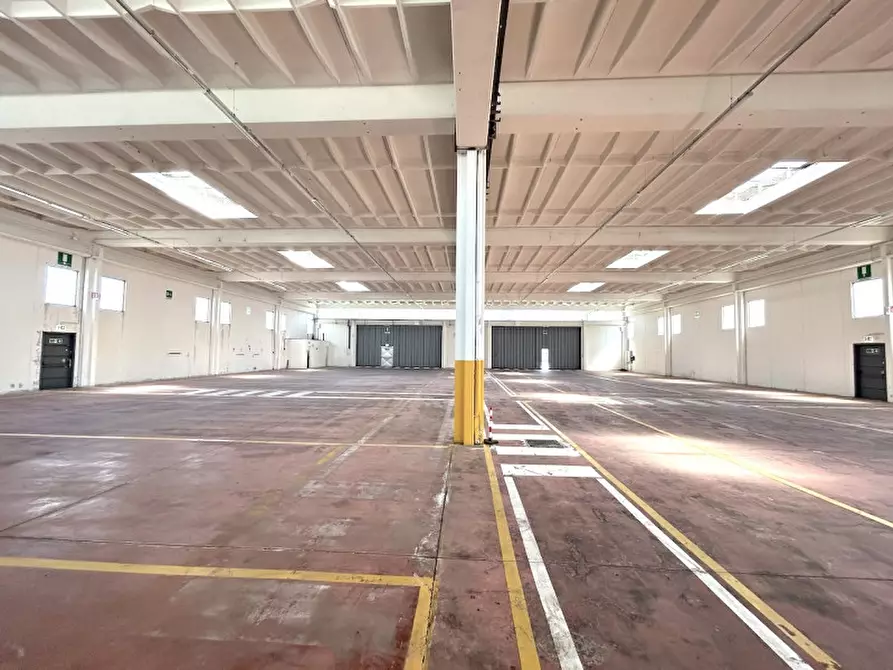 Immagine 2 di Capannone industriale in affitto  in VIA MEUCCI a Forli'