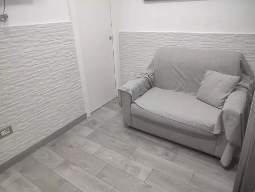 Immagine 10 di Appartamento in affitto  in Vico Caricatoio a Napoli