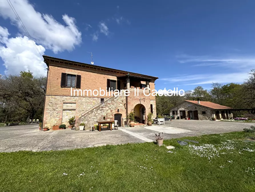 Immagine 1 di Agriturismo in vendita  a Castiglione Del Lago