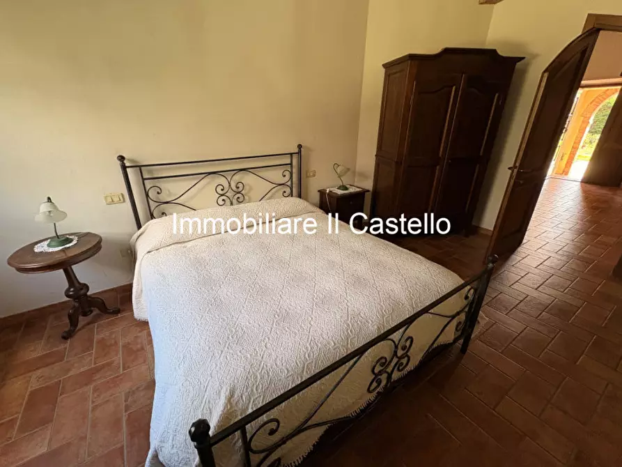 Immagine 15 di Agriturismo in vendita  a Castiglione Del Lago