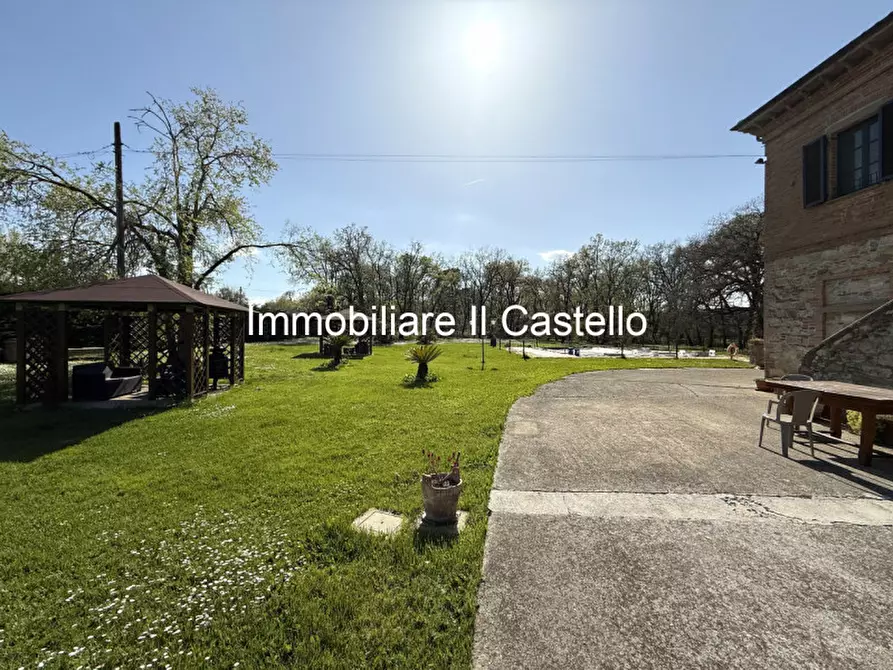 Immagine 20 di Agriturismo in vendita  a Castiglione Del Lago