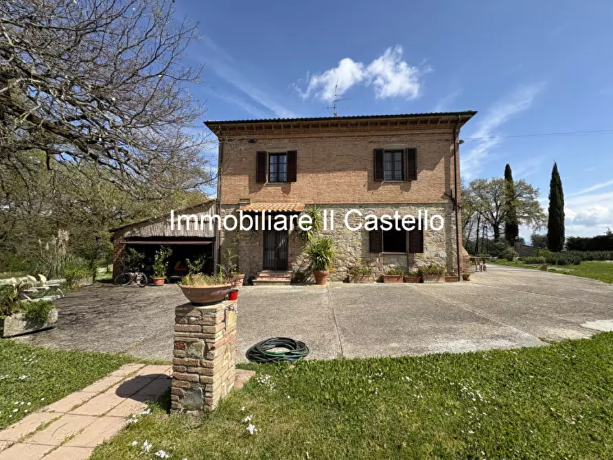Immagine 21 di Agriturismo in vendita  a Castiglione Del Lago