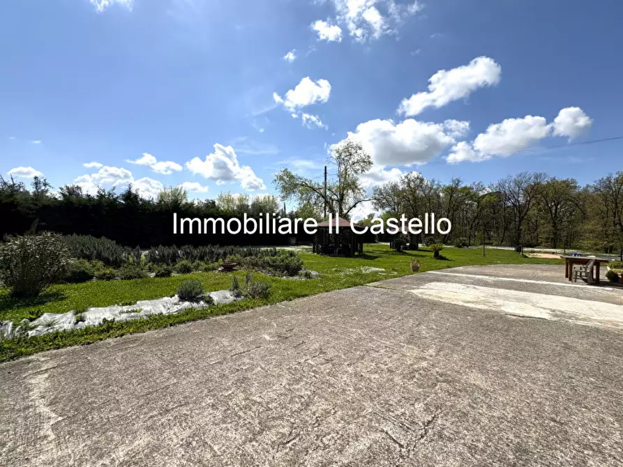 Immagine 66 di Agriturismo in vendita  a Castiglione Del Lago