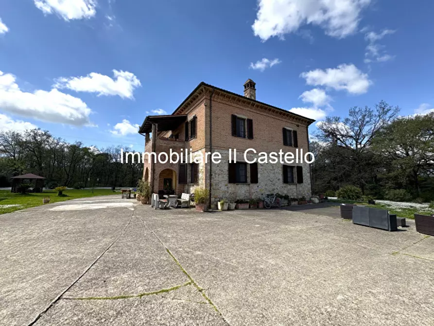 Immagine 68 di Agriturismo in vendita  a Castiglione Del Lago