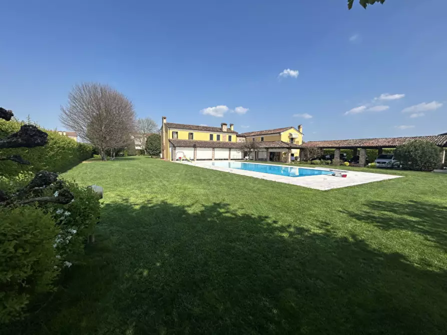 Immagine 1 di Villa in vendita  in VIALE GIUSEPPE MAZZINI a Mestrino