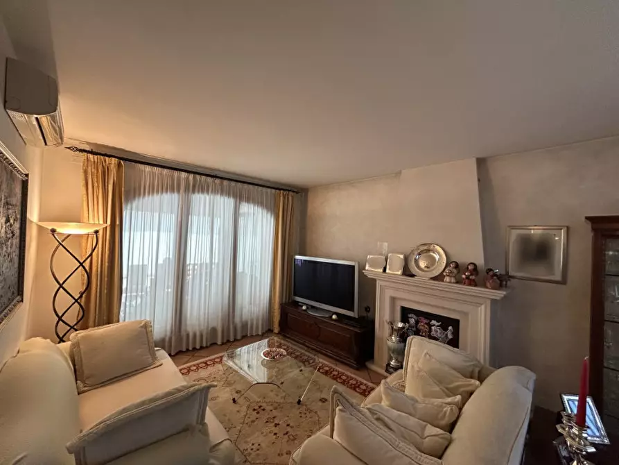 Immagine 3 di Villa in vendita  in VIALE GIUSEPPE MAZZINI a Mestrino