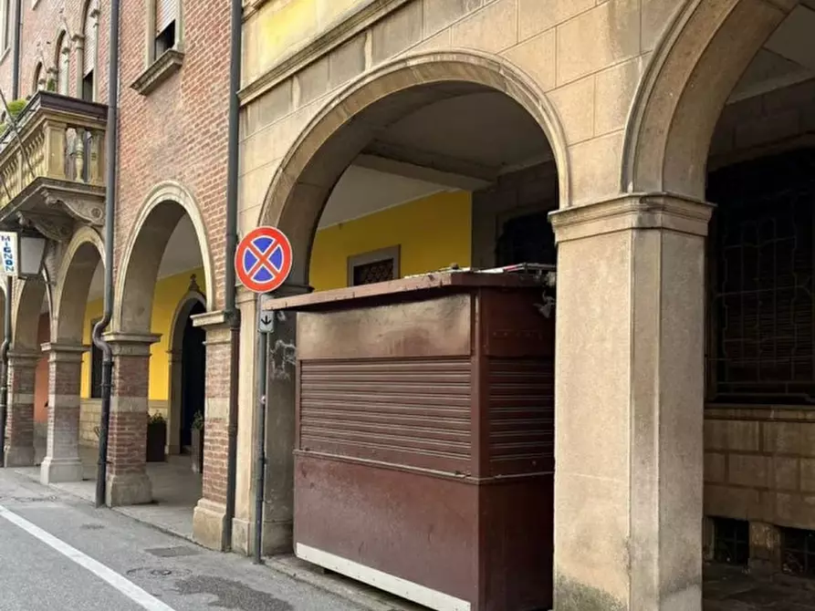 Immagine 2 di Attività commerciale in vendita  a Padova