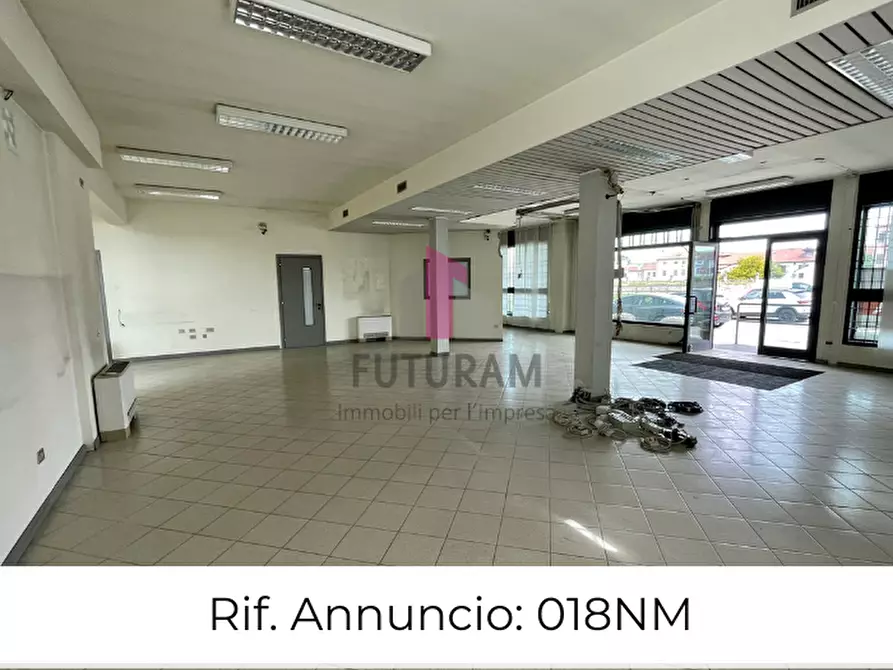 Immagine 1 di Negozio in vendita  a Bovolenta