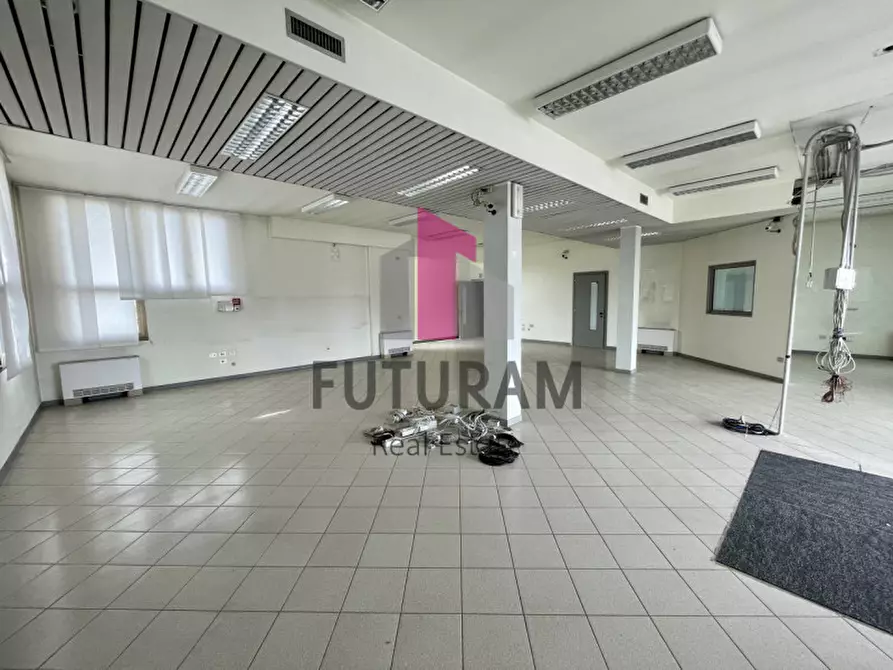 Immagine 3 di Negozio in vendita  a Bovolenta