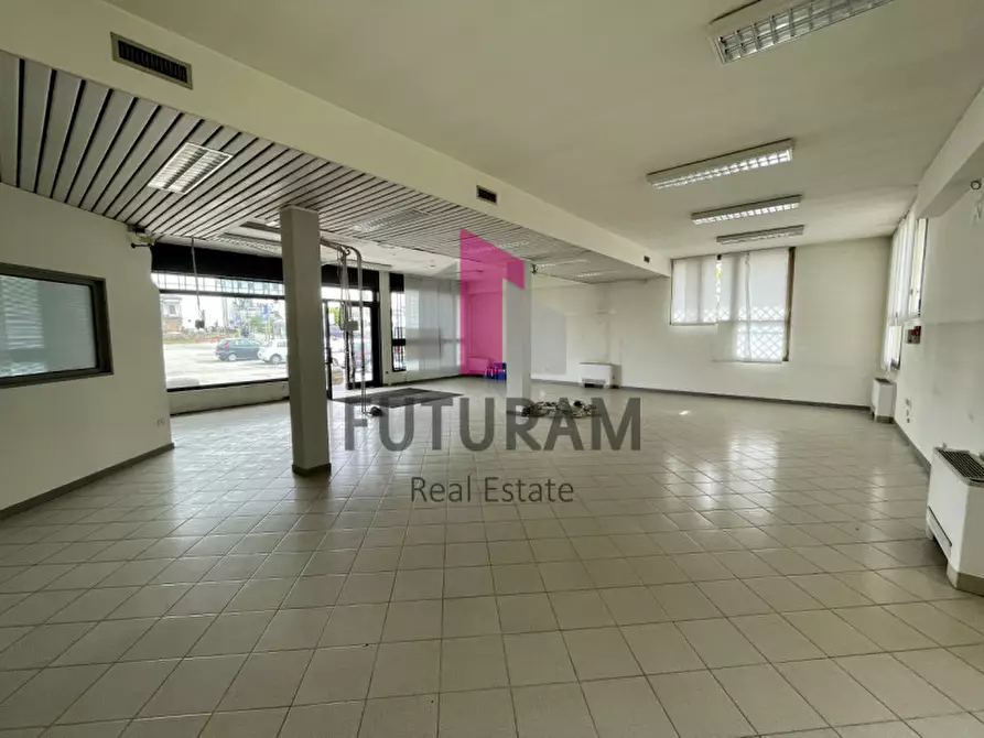 Immagine 6 di Negozio in vendita  a Bovolenta