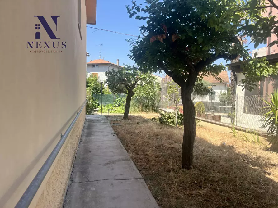 Immagine 3 di Casa indipendente in vendita  a Fano