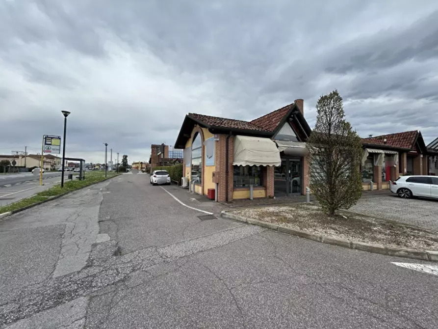 Immagine 5 di Negozio in vendita  in VIA LEVICO a Mestrino