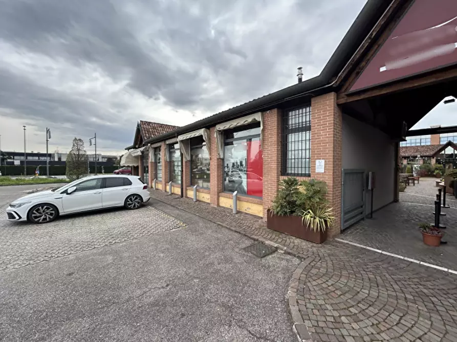 Immagine 6 di Negozio in vendita  in VIA LEVICO a Mestrino