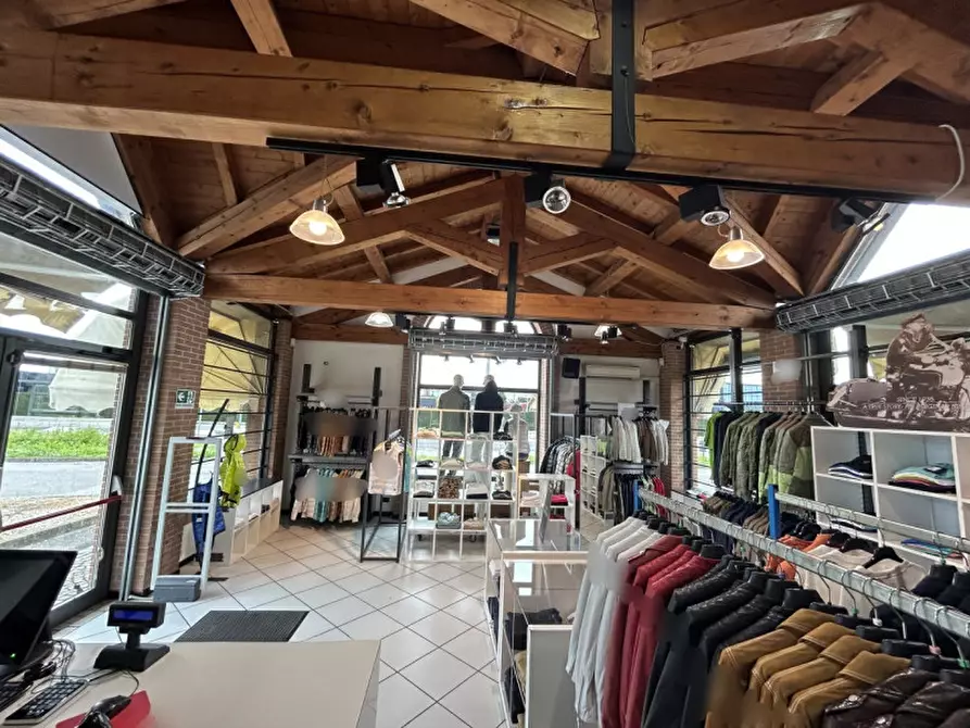 Immagine 9 di Negozio in vendita  in VIA LEVICO a Mestrino