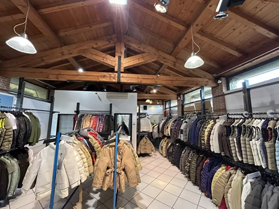 Immagine 11 di Negozio in vendita  in VIA LEVICO a Mestrino