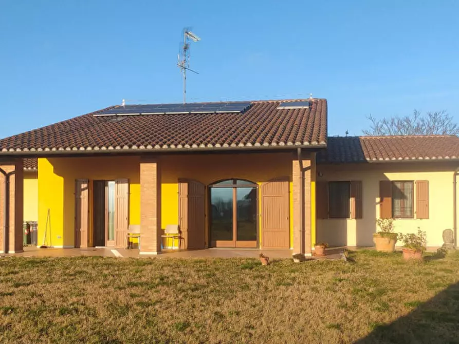 Immagine 1 di Villa in vendita  in VIA SAN MATTEO a Medolla