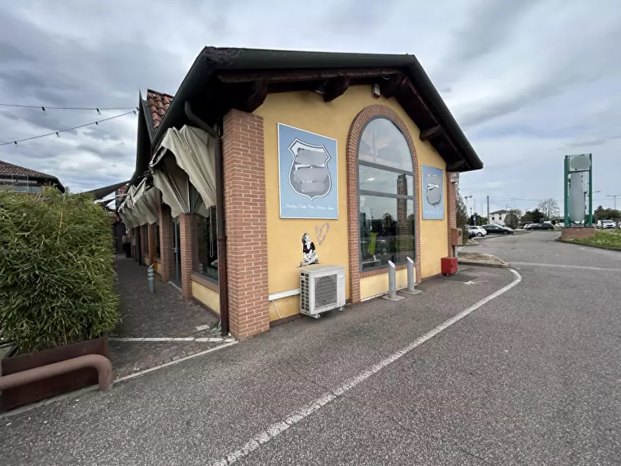 Immagine 1 di Negozio in affitto  in VIA LEVICO a Mestrino