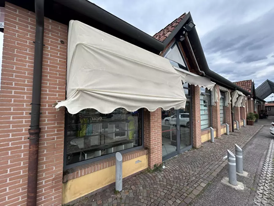 Immagine 2 di Negozio in affitto  in VIA LEVICO a Mestrino