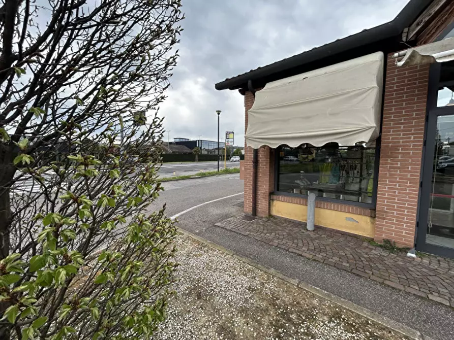 Immagine 4 di Negozio in affitto  in VIA LEVICO a Mestrino