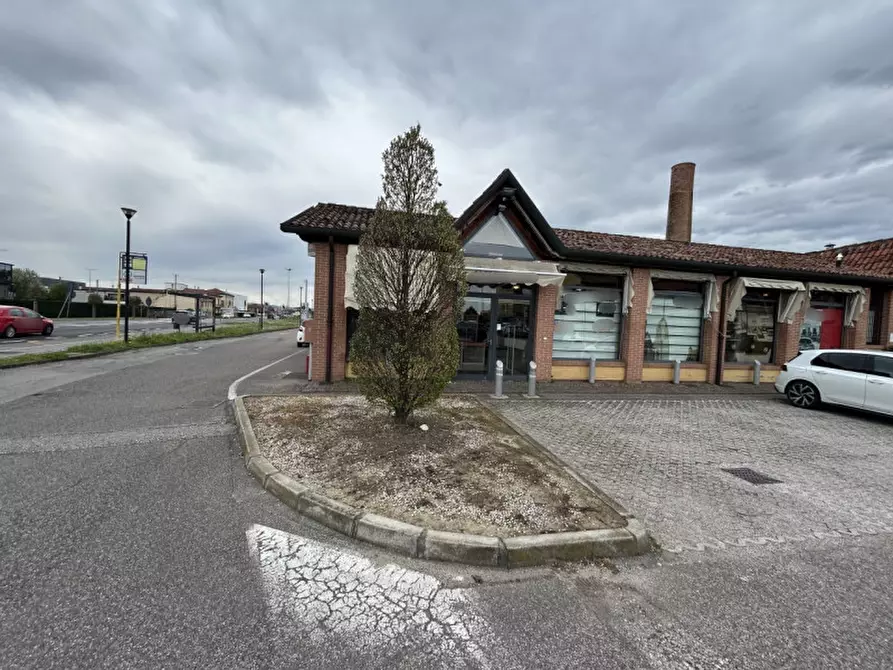 Immagine 7 di Negozio in affitto  in VIA LEVICO a Mestrino