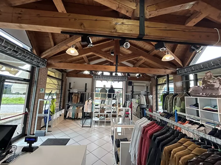 Immagine 8 di Negozio in affitto  in VIA LEVICO a Mestrino