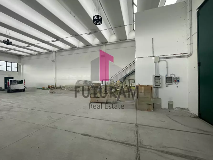 Immagine 19 di Capannone industriale in vendita  a Camponogara