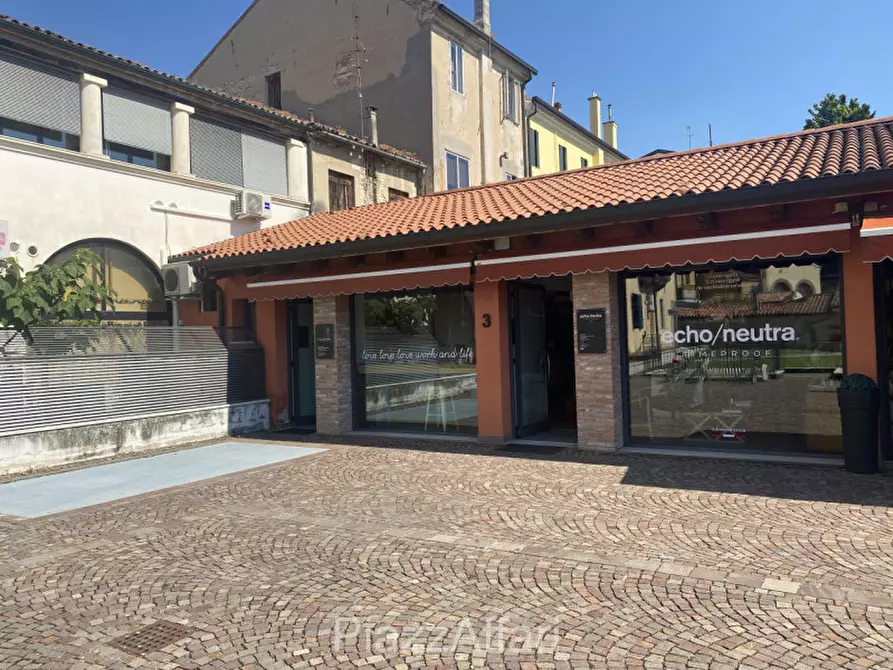 Immagine 1 di Negozio in vendita  in Piove di Sacco Piazzetta Carlo Rosso a Piove Di Sacco