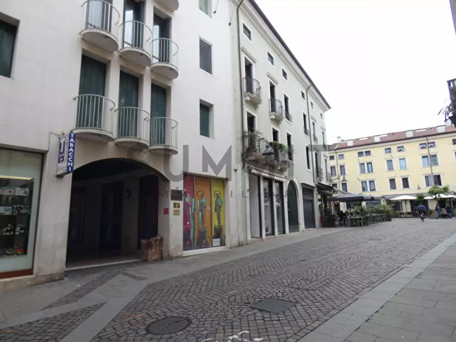 Immagine 8 di Ufficio in affitto  a Schio