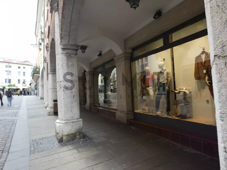 Immagine 9 di Ufficio in affitto  a Schio