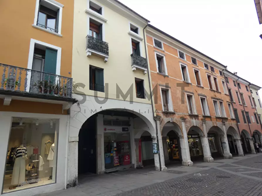 Immagine 11 di Ufficio in affitto  a Schio