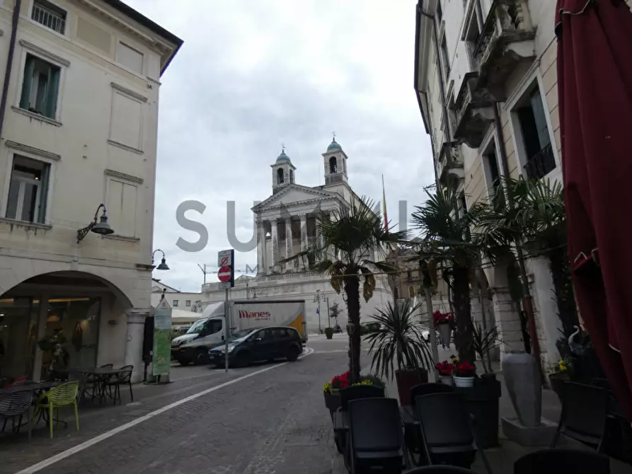 Immagine 12 di Ufficio in affitto  a Schio