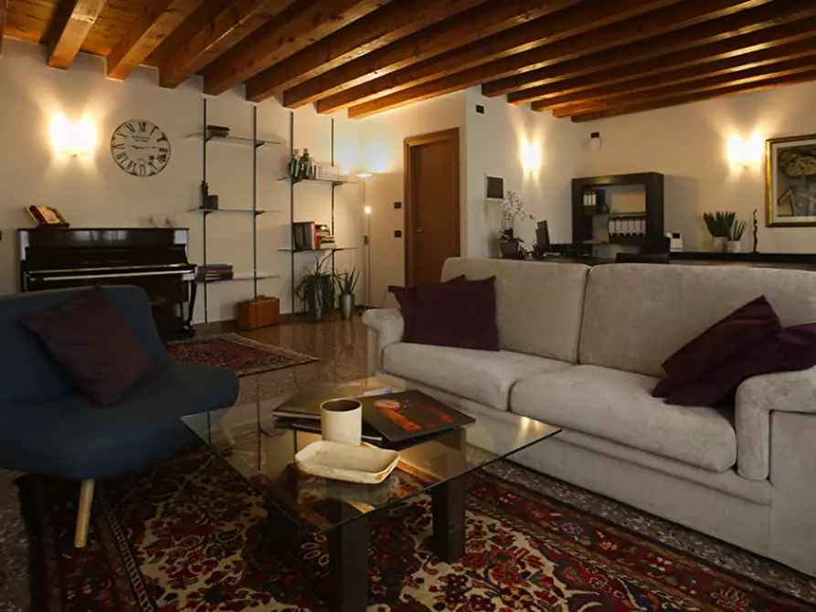Immagine 2 di Palazzo in vendita  in viale dei tigli, a Rosà