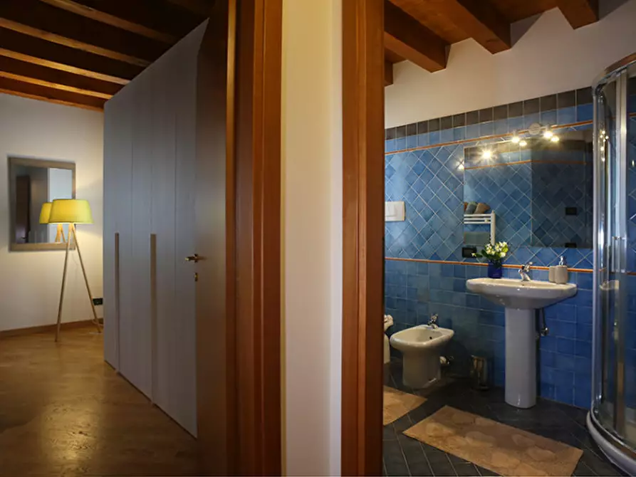 Immagine 5 di Palazzo in vendita  in viale dei tigli, a Rosà