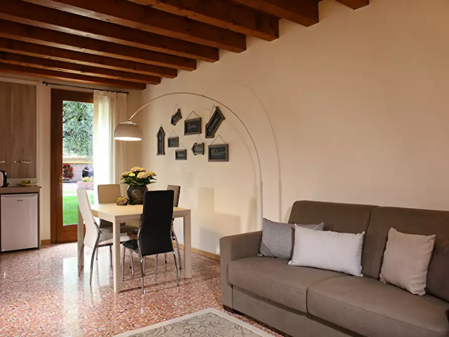Immagine 6 di Palazzo in vendita  in viale dei tigli, a Rosà