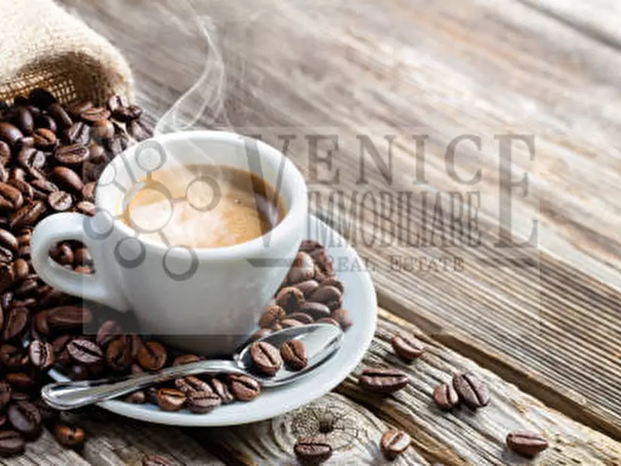 Immagine 2 di Attività commerciale in vendita  a Venezia