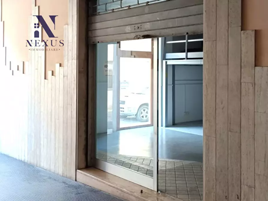 Immagine 1 di Negozio in vendita  in Via Giuseppe Garibaldi 62 a Fano